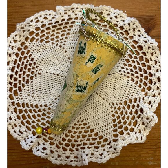 Vintage Dresden Star Victorian Paper Cone St Patricks Day Irish Dance Ornament - Picture 4 of 4